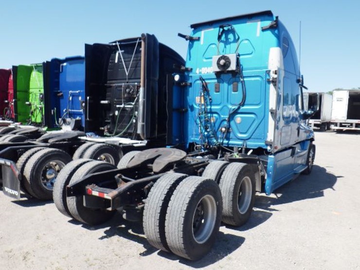 2014-freightliner-cascadia-125-evolution-image-12