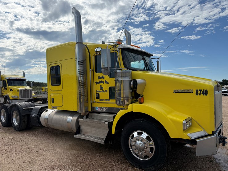 2014-kenworth-t800-image-3