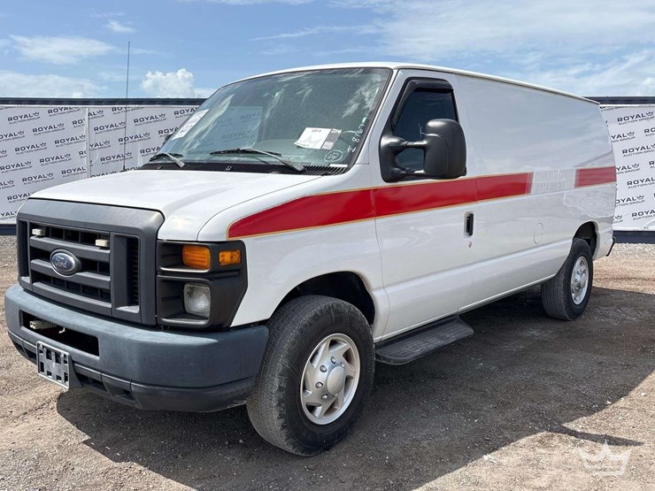 2013-ford-e-250-cargo-van-image-1