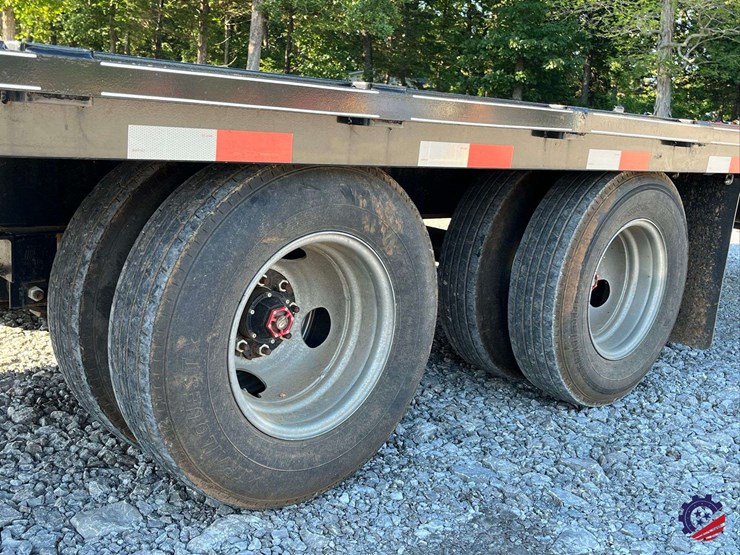 2025-c-&-w-trailers-dual-t/a-flatbed-gooseneck-trailer-image-7