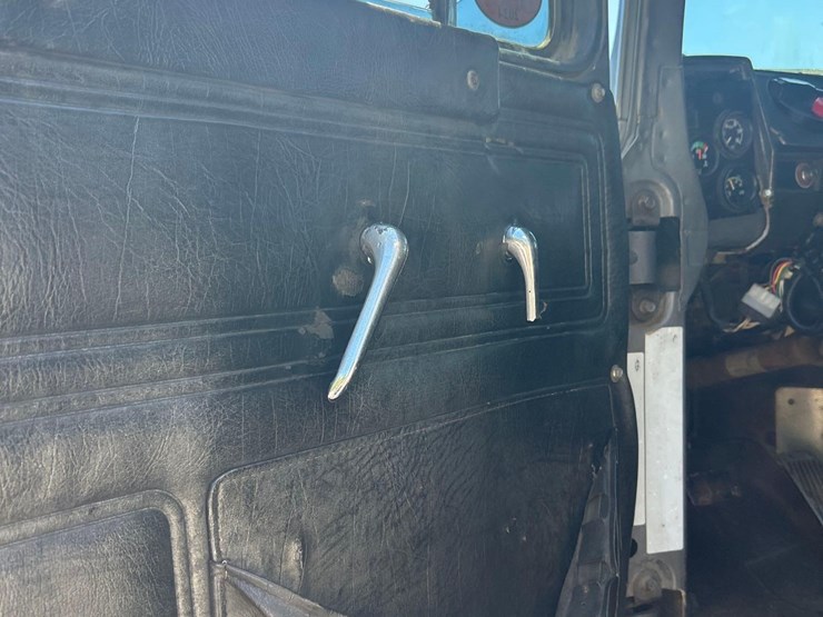 2001-mack-rd688s-image-40