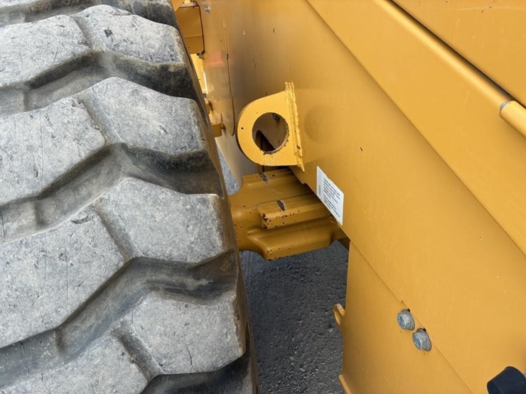2020-deere-624l-image-15
