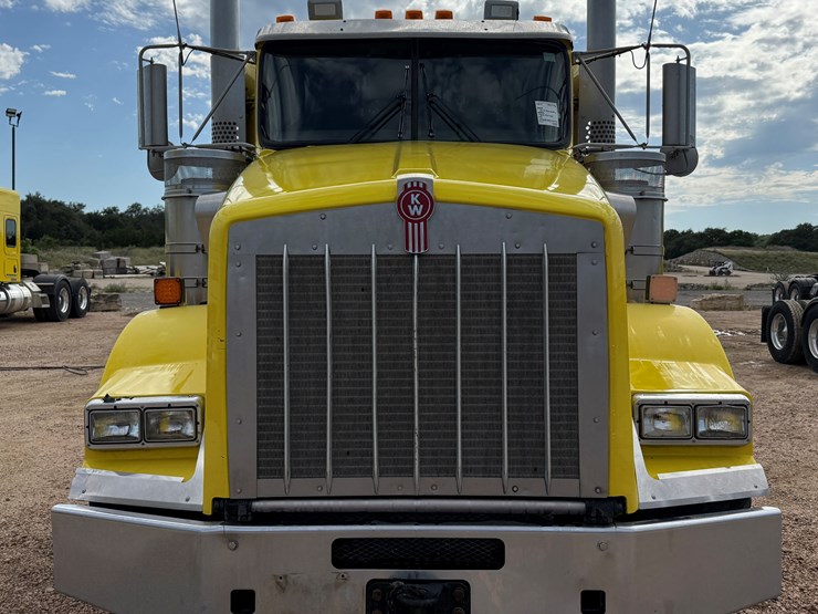 2014-kenworth-t800-image-2
