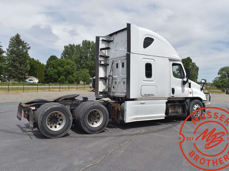 2017-freightliner-cascadia-125-image-10
