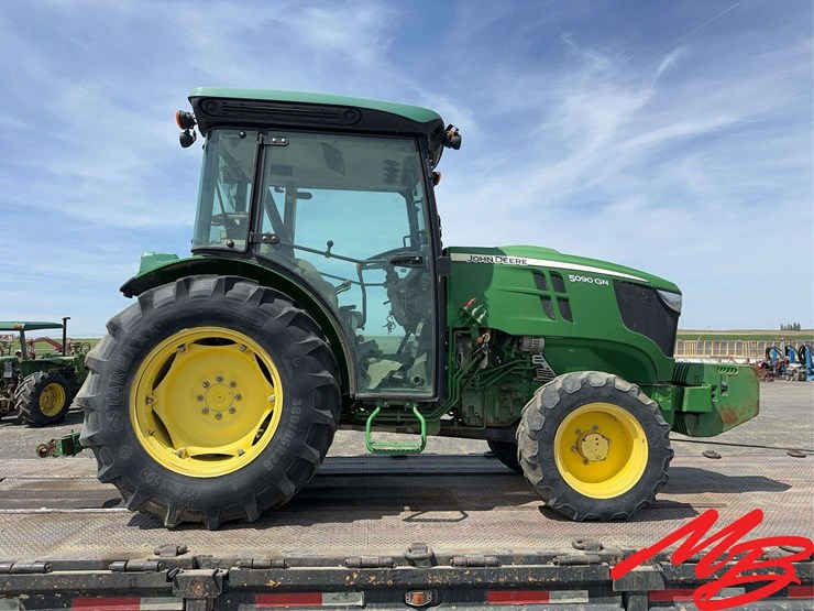 2017-john-deere-5090gn-image-5