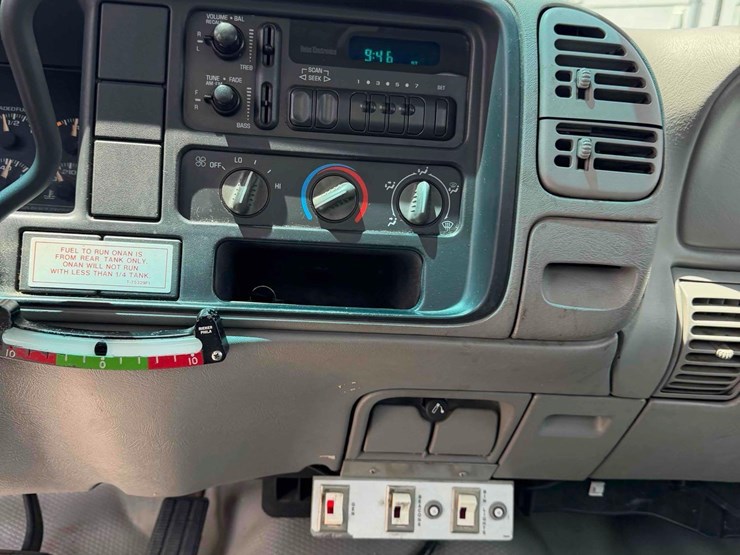 2000-chevrolet-3500-image-22