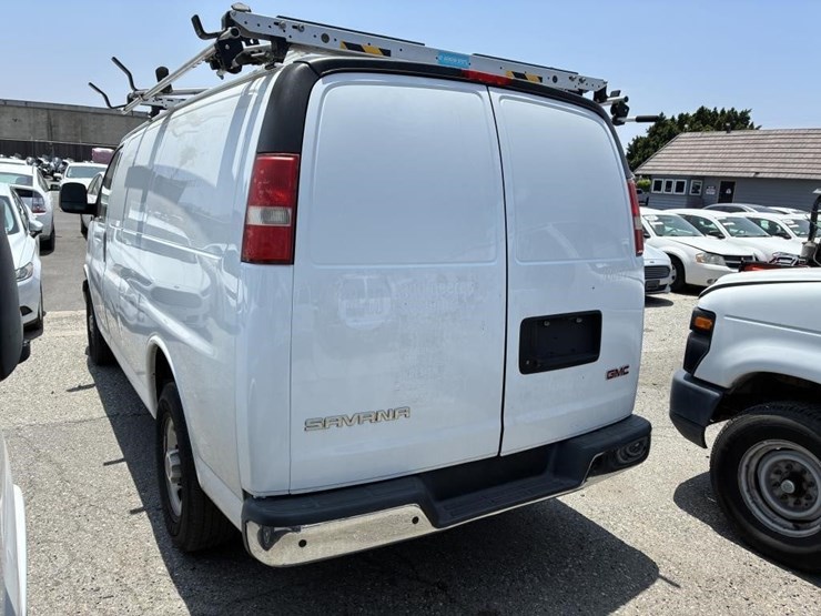 2017-utility-van-image-4