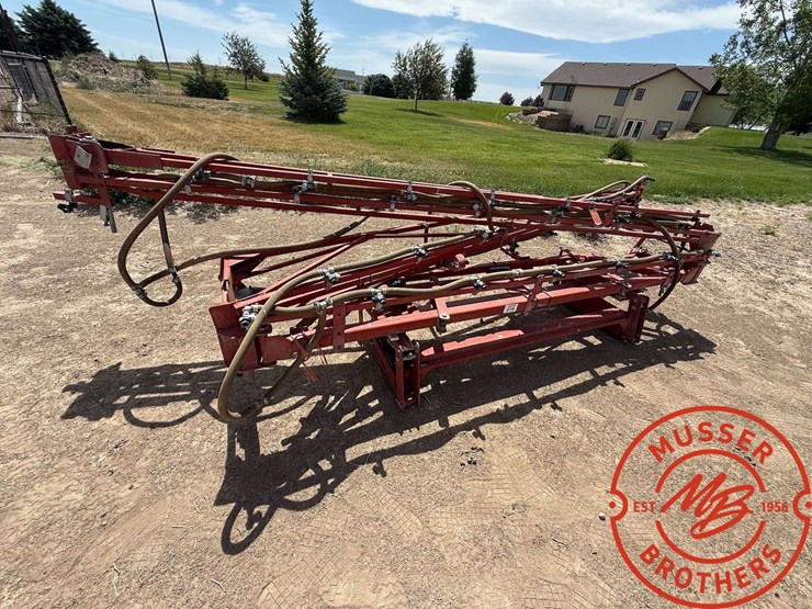 60'-folding-spray-booms-image-1