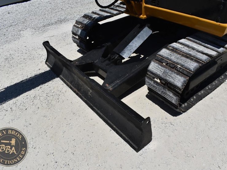 2021-caterpillar-305.5e2-image-22