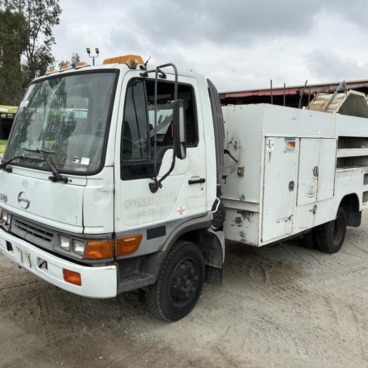 2002 HINO FB1817