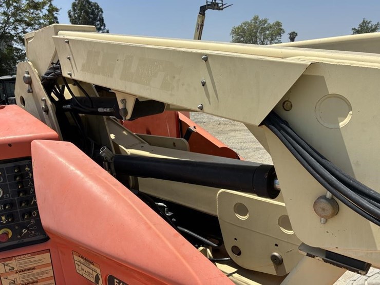 2011-jlg-e400ajpn-image-25