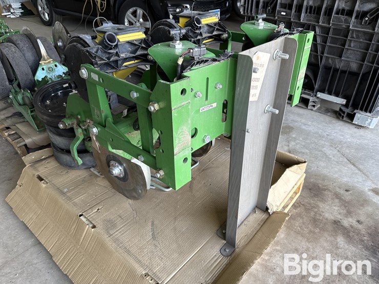 john-deere-planter-row-unit-image-3
