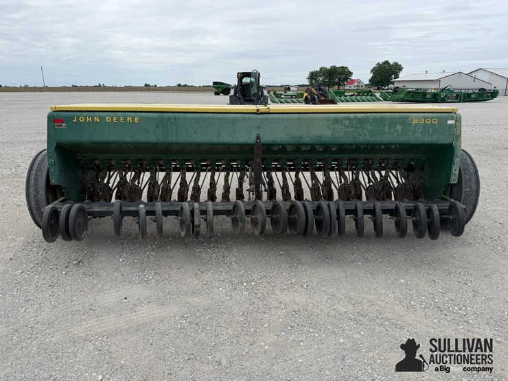john-deere-8300-image-6