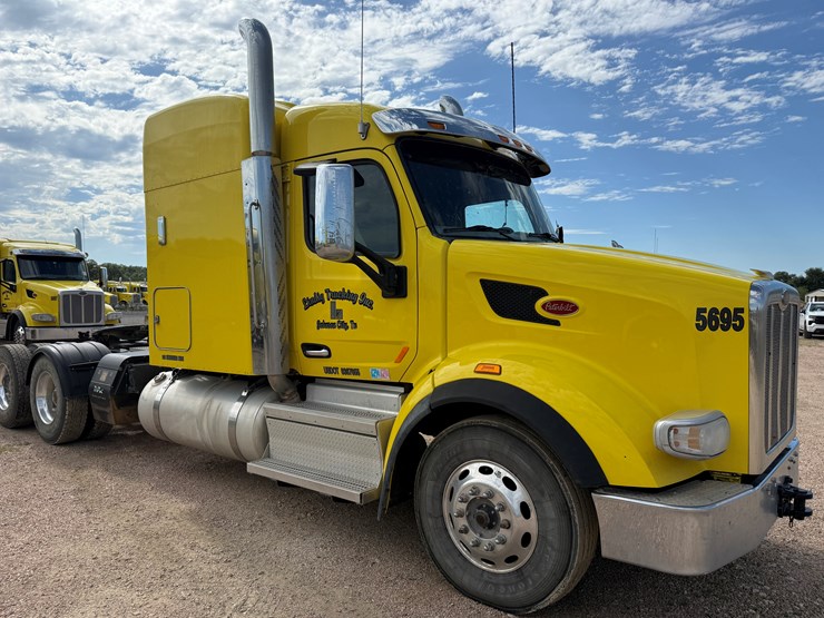 2018-peterbilt-567-image-3