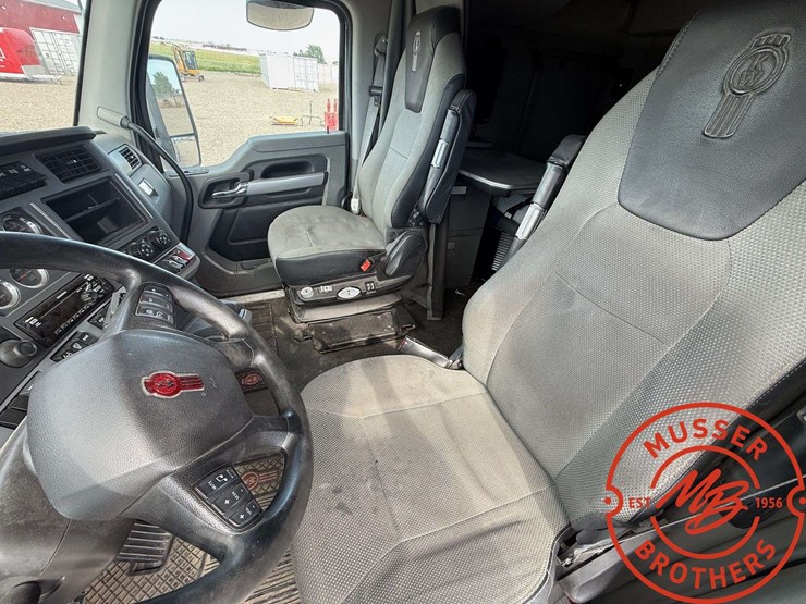 2020-kenworth-t680-image-28