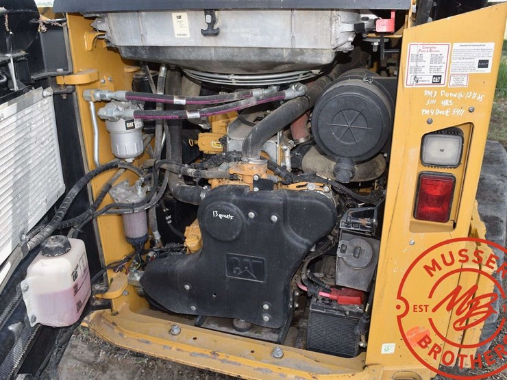 2016-caterpillar-d2-image-36
