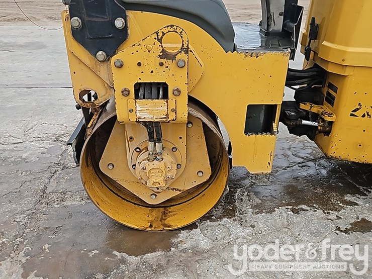 2019-caterpillar-cb24b-image-7