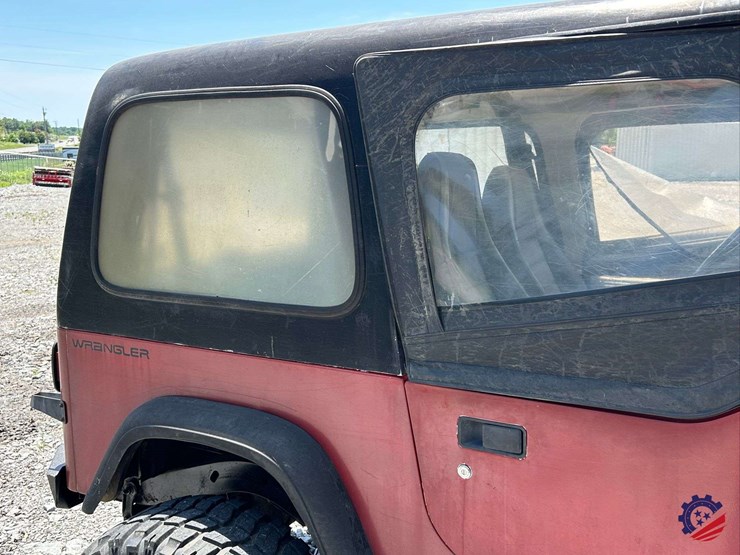 1994-jeep-wrangler-image-38
