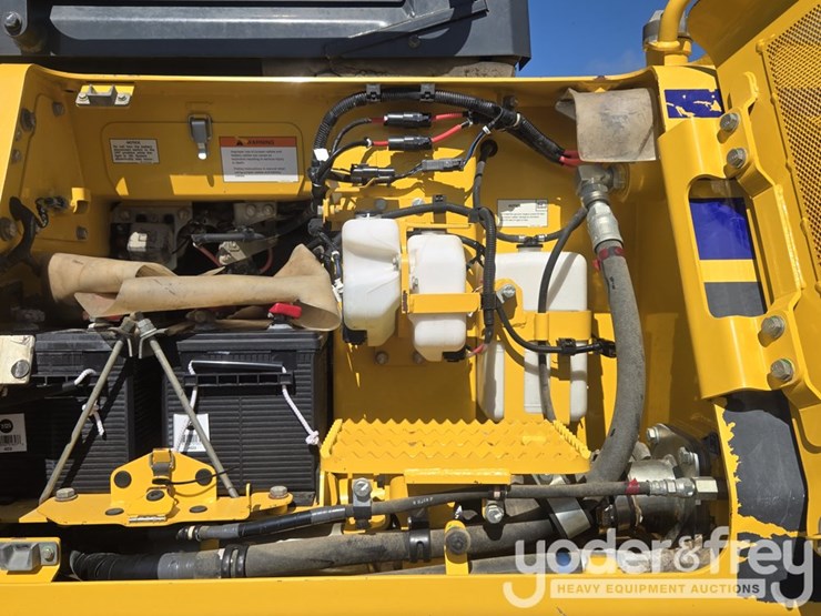 2022-komatsu-d61px-24-image-25