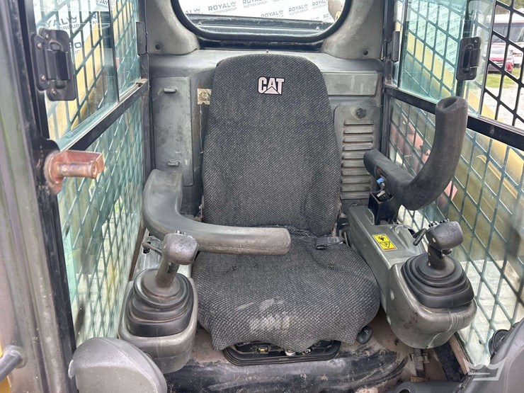 2013-caterpillar-277d-image-10