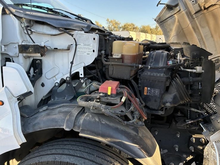 2016-ford-f650-xlt-image-10