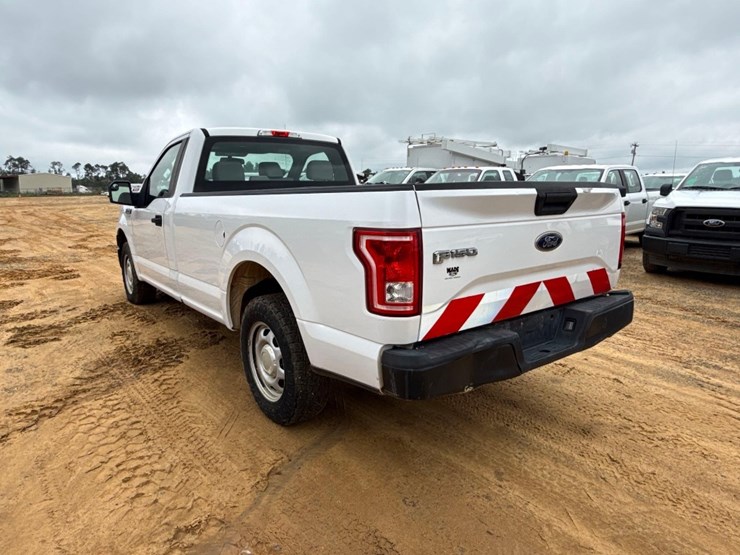 2017-ford-f150-xl-image-3
