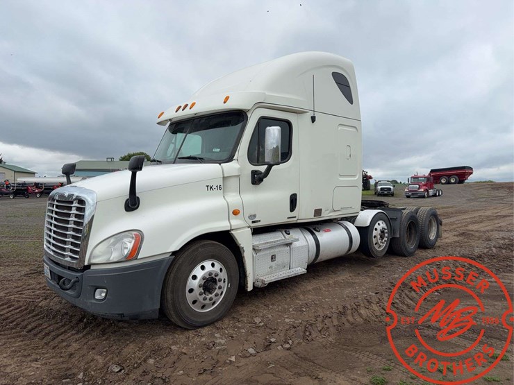 2012-freightliner-cascadia-125-image-7