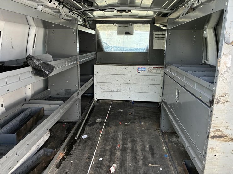 2016-chevrolet-express-2500-image-12