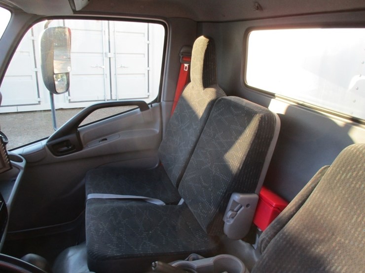 2018-hino-195-image-8