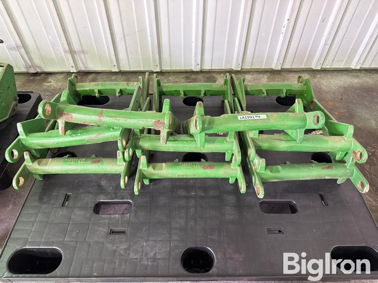 john-deere-planter-lower-parallel-arms-image-2