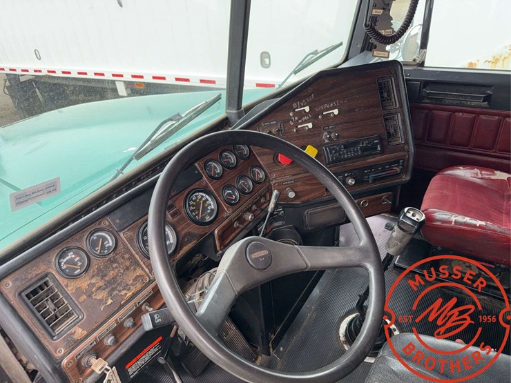 1997-freightliner-fld120-image-13