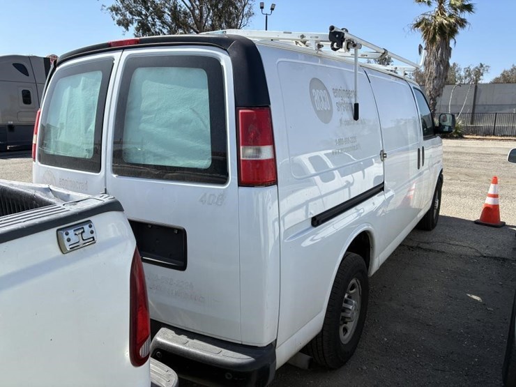 2016-chevrolet-express-2500-image-3