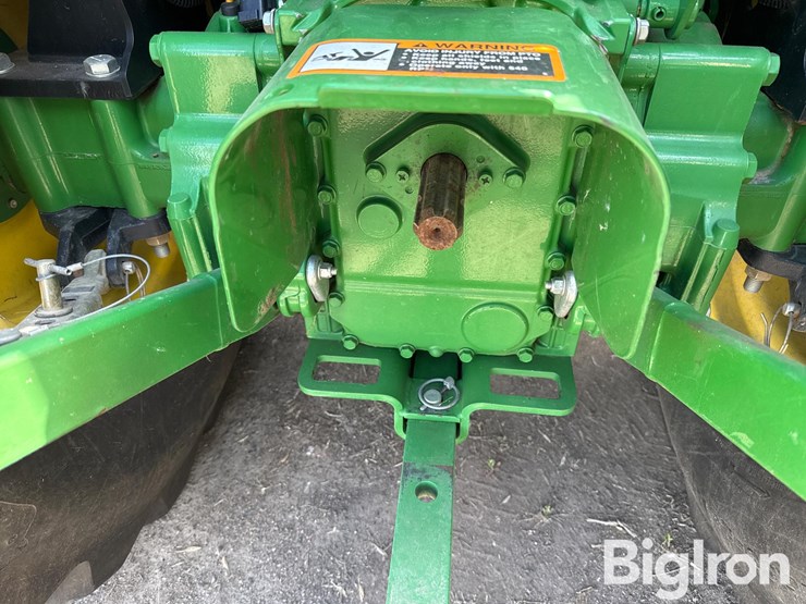 2015-john-deere-3046r-image-16
