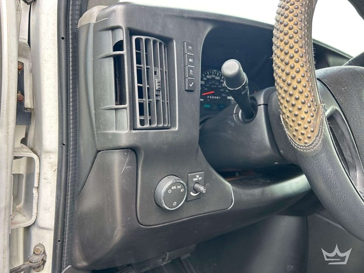 2011-chevrolet-express-2500-image-14