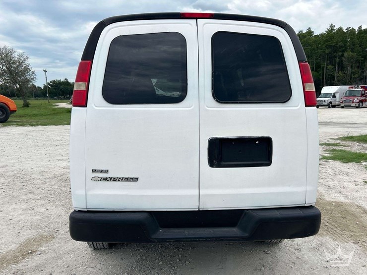 2011-chevrolet-express-2500-image-23