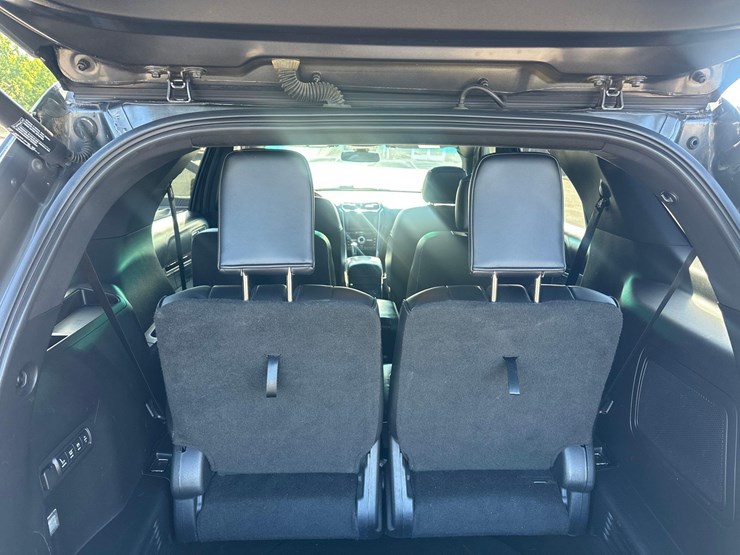 2016-ford-explorer-platinum-image-24
