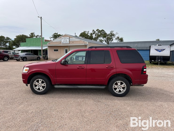 2010-ford-explorer-xlt-image-8