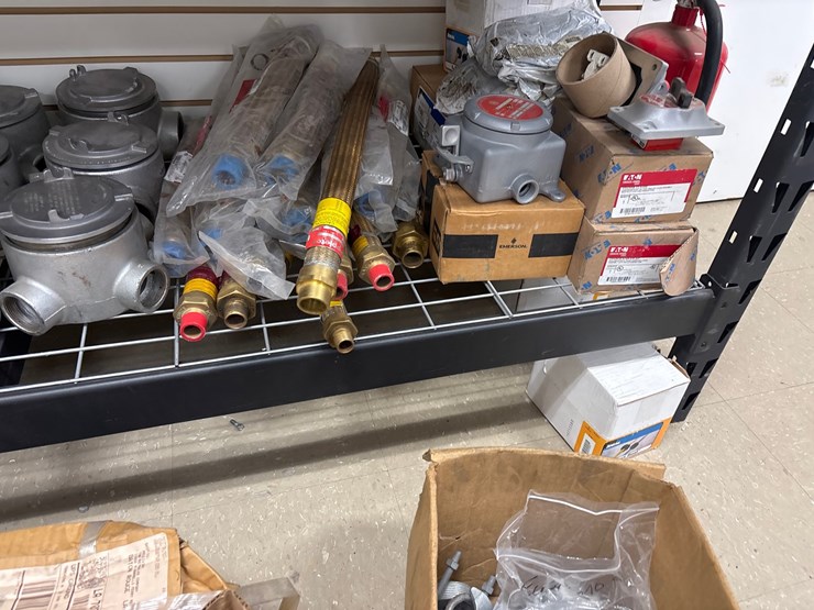 #4006-•-electrical-components---contents-of-one-shelf-unit-image-7
