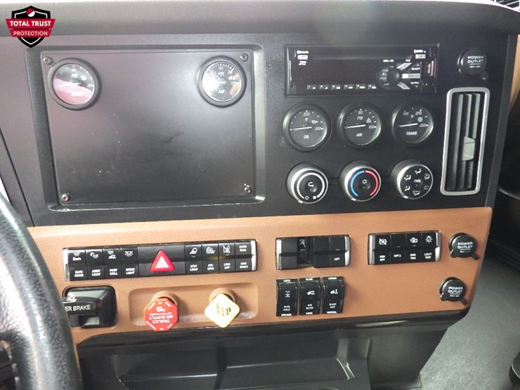 2022-freightliner-cascadia-126-image-21