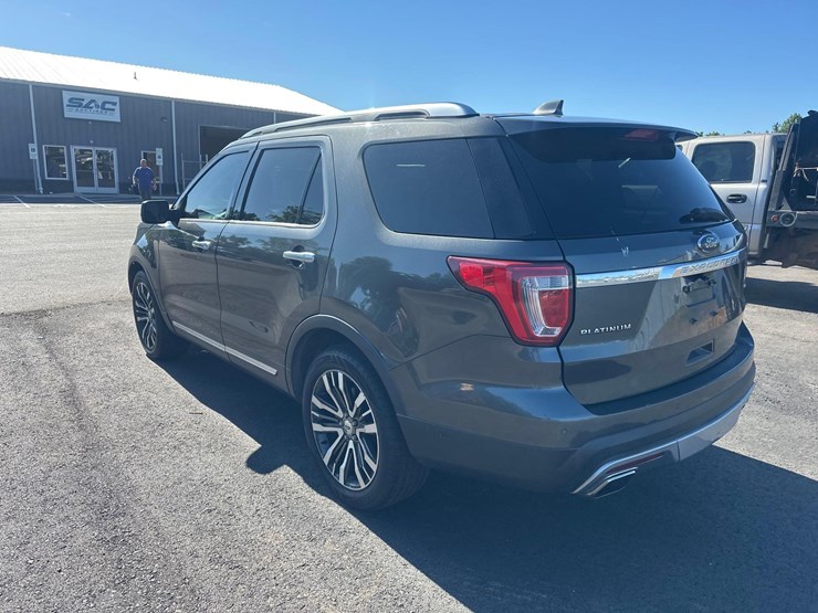 2016-ford-explorer-platinum-image-6