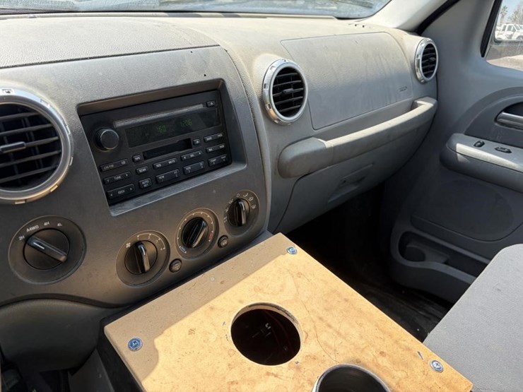 2004-ford-expedition-xlt-image-18
