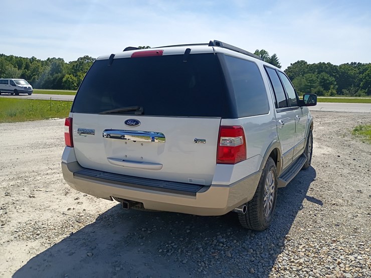 2010-ford-expedition-image-8