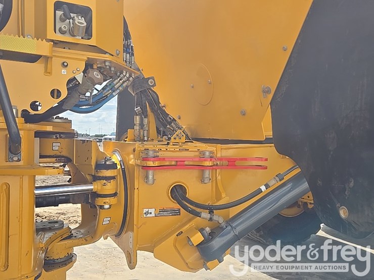 2023-deere-260e-image-16