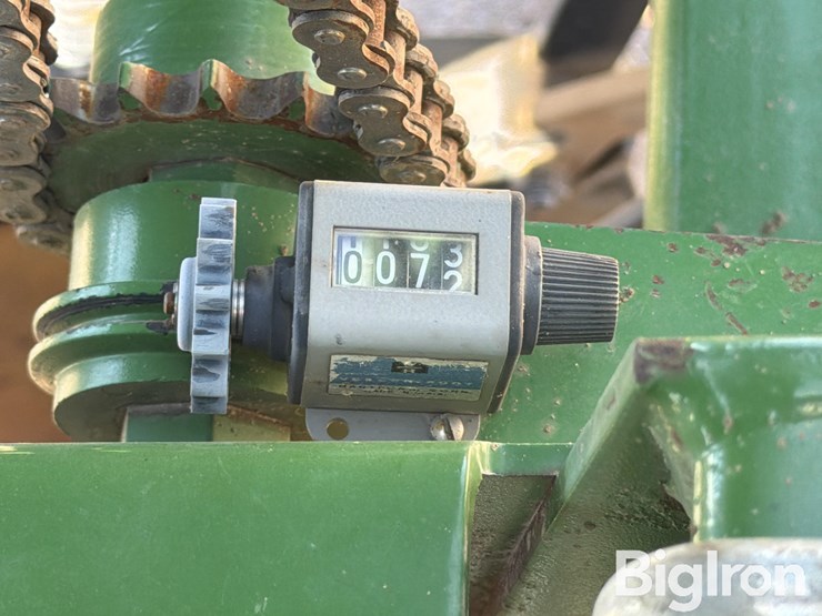 john-deere-520-image-13