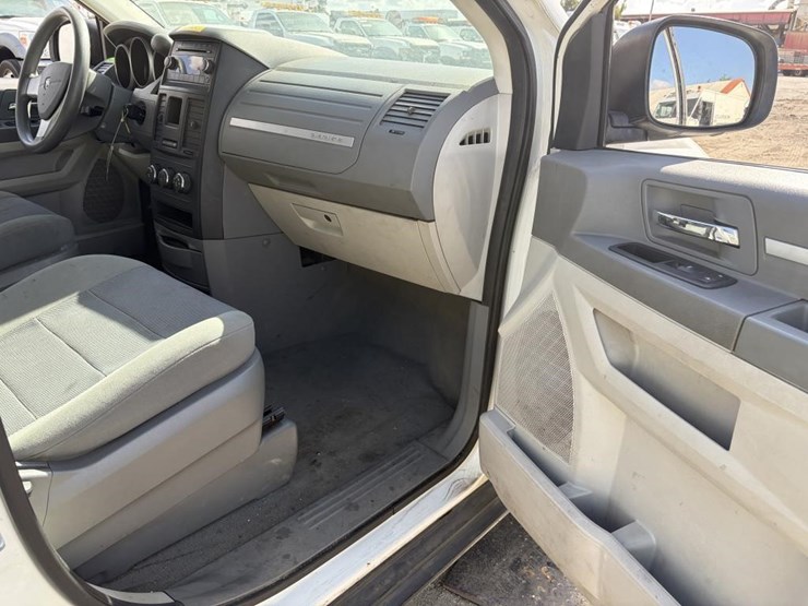 2009-dodge-grand-caravan-se-image-10