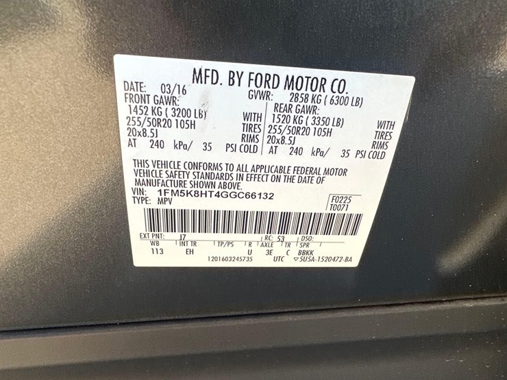 2016-ford-explorer-platinum-image-11