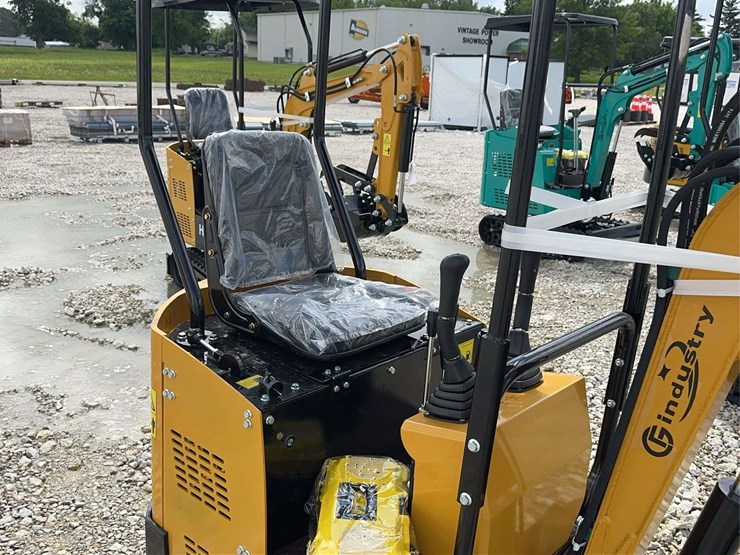 cfg-industrial-h13r-mini-excavator-image-14