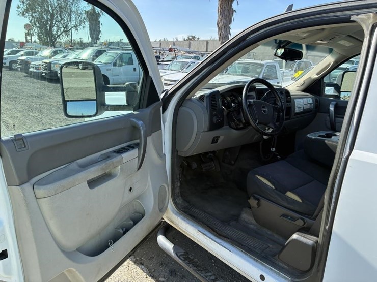 2012-gmc-2500hd-image-15