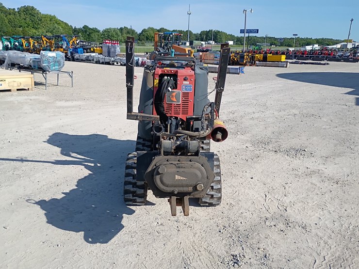 2017-ditch-witch-r300-image-12