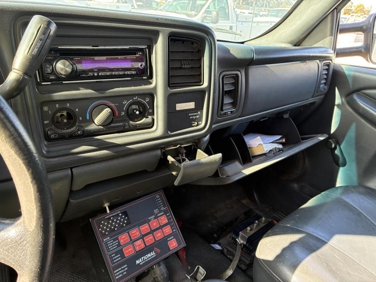 2001-chevrolet-3500-image-25